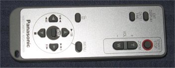 Il telecomando a infrarossi della videocamera digitale Panasonic SDR-S150